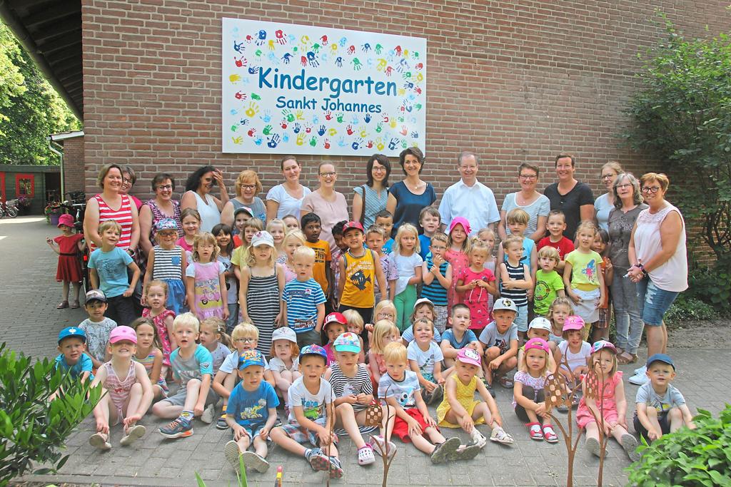 Kindergarten St. Johannes 80 kleine Haende zeigen den Weg